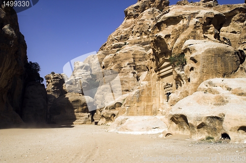 Image of Petra ruins and mountains in Jordan