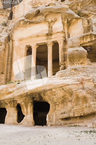 Image of Petra ruins and mountains in Jordan