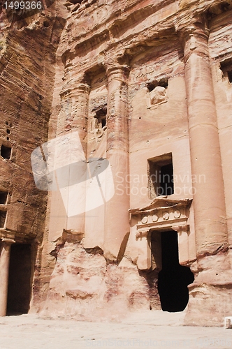 Image of Petra ruins and mountains in Jordan