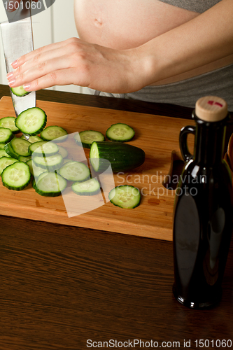 Image of pregnant woman on kitchen