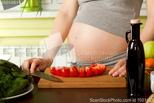 Image of pregnant woman on kitchen