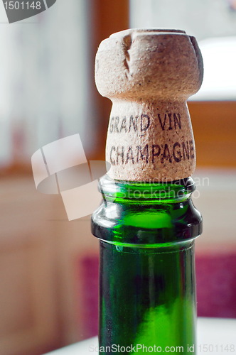 Image of Opened champagne plug