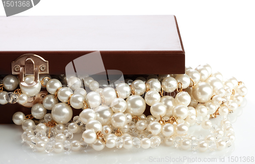 Image of Wooded bow pearls necklace