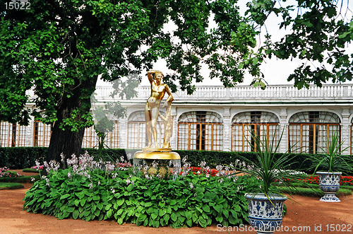 Image of Peterhof. Monplezier park palace.