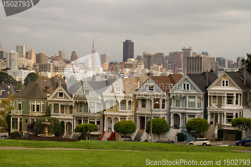 Image of Painted Ladies Row Houses and San Francisco Skyline