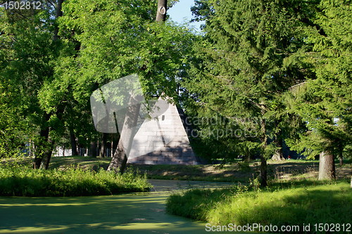 Image of pyramid 