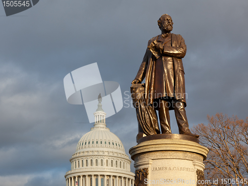 Image of Garfield Monument and Capitol