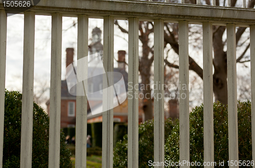 Image of Governors palace in Williamsburg behind railings