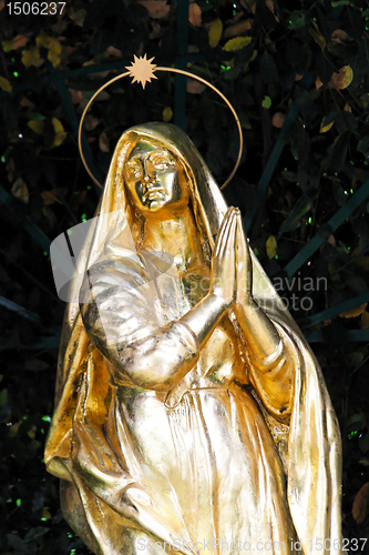 Image of Madonna statue