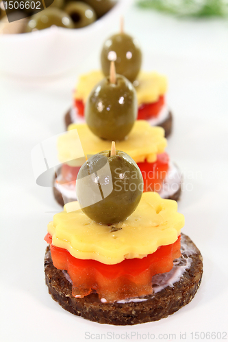 Image of canape mit cheese