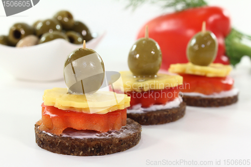 Image of canape mit cheese