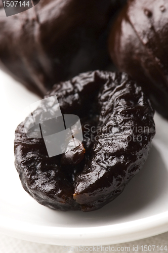 Image of Dried plums in chocolate 