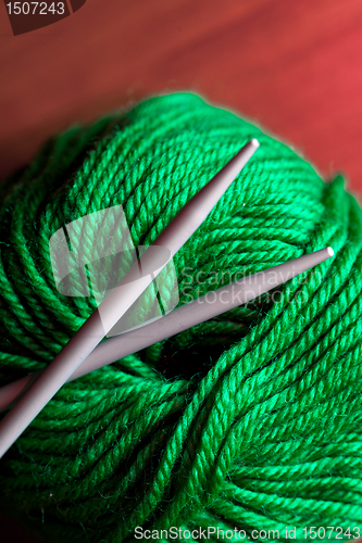 Image of thread and knitting needle