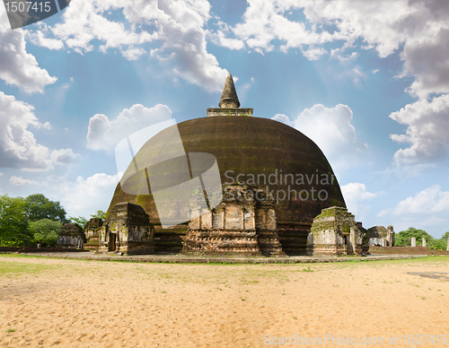 Image of fourth largest dagoba in Sri Lanka after the three great dagobas