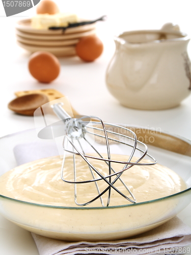 Image of Vanilny sauce in a bowl and whisk for whipping.