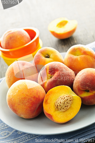 Image of Peaches on plate
