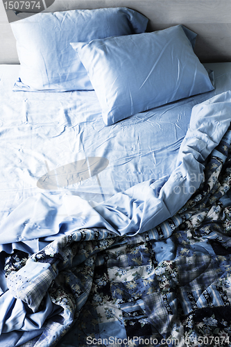 Image of Unmade bed and bedding