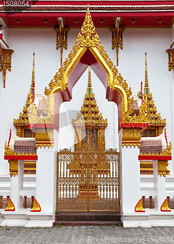 Image of Gilded gates of an Buddhist temple