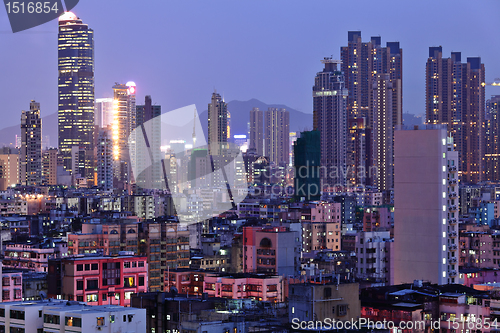 Image of Hong Kong with crowded buildings at night