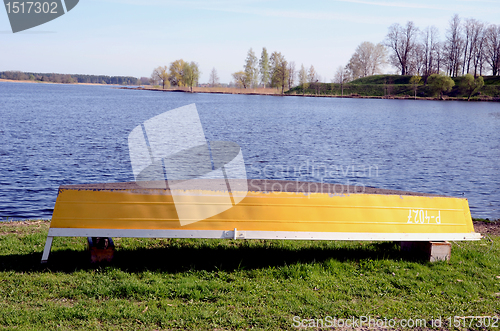 Image of Boat on the coast.