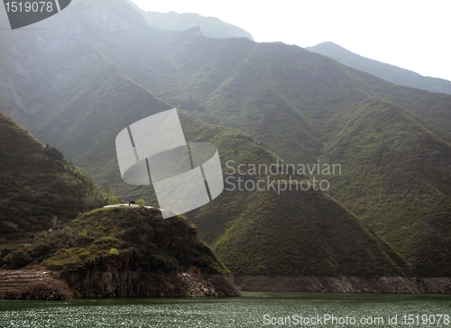 Image of mountains at Yangtze River