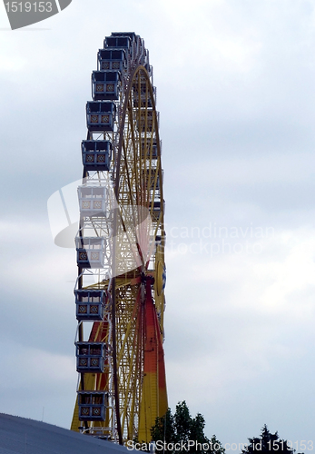 Image of big wheel and blue sky