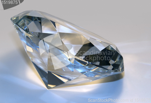 Image of diamond sideways in light back