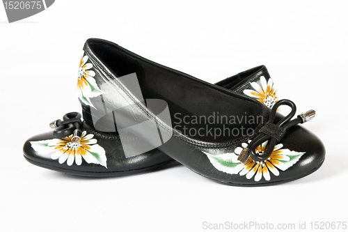 Image of women shoes with printed flower