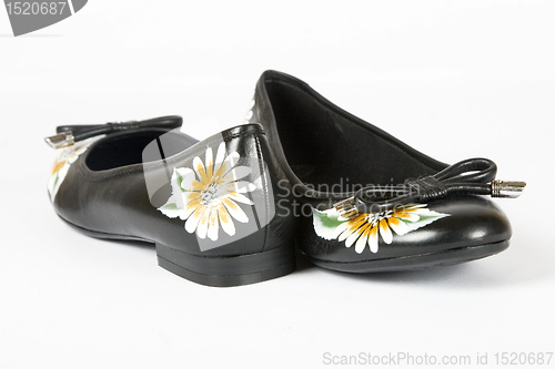 Image of women shoes with printed flower