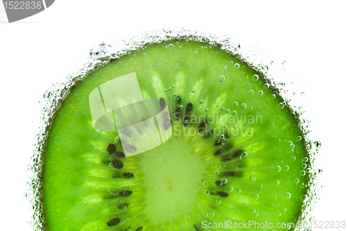 Image of kiwi with bubbles