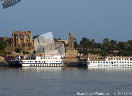 Image of ships in front of  Kom Ombo