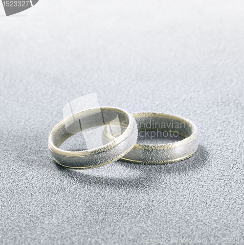 Image of frosted wedding rings