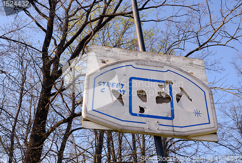 Image of Broken street basketball board. 