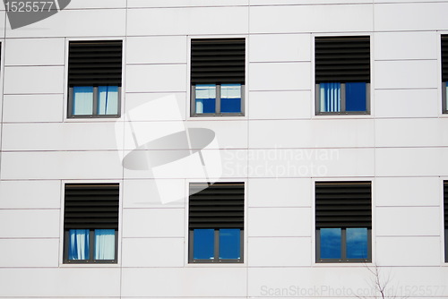 Image of background of wall with windows