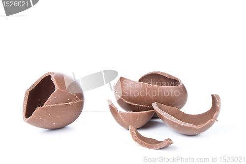 Image of cracked chocolate egg 