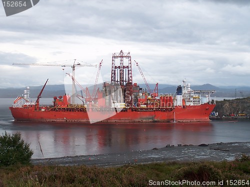 Image of Oil drilling ship