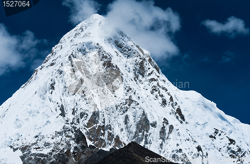 Image of Pumori and Kala Patthar mountains in Himalayas