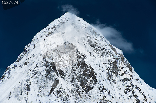 Image of Pumo Ri Peak in Himalaya mountains