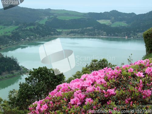 Image of lakeside scenery at lagoa das sete cidades