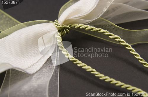 Image of decorative white and green bow