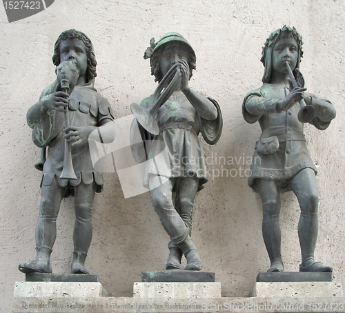 Image of three statues in Munich