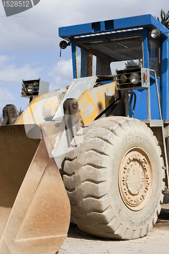Image of Front loaders in quarry