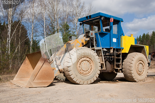 Image of Front loaders in quarry