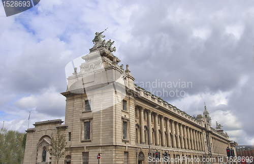 Image of Statues on Hull Guildhall