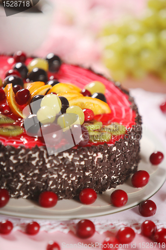 Image of cake with fresh berries
