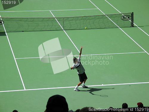 Image of Roger Federer serving