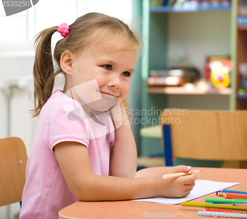 Image of Little girl is drawing with felt-tip pen