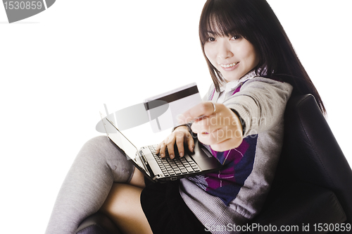 Image of Chinese student showing off a credit card.