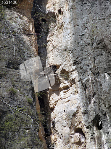 Image of casket at River Shennong Xi