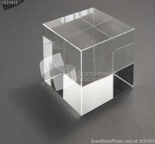 Image of glass cube and reflections